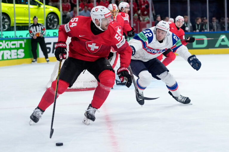 Fotografie semifinále Švajčiarsko - Nórsko na MS v hokeji 2026.
