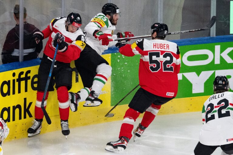 Fotografie zo zápasu Rakúsko - Maďasko na MS v hokeji 2026.