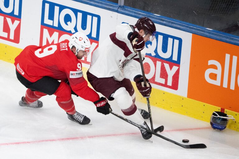 Fotografie zo zápasu Švajčiarsko - Lotyšsko na MS v hokeji 2026.