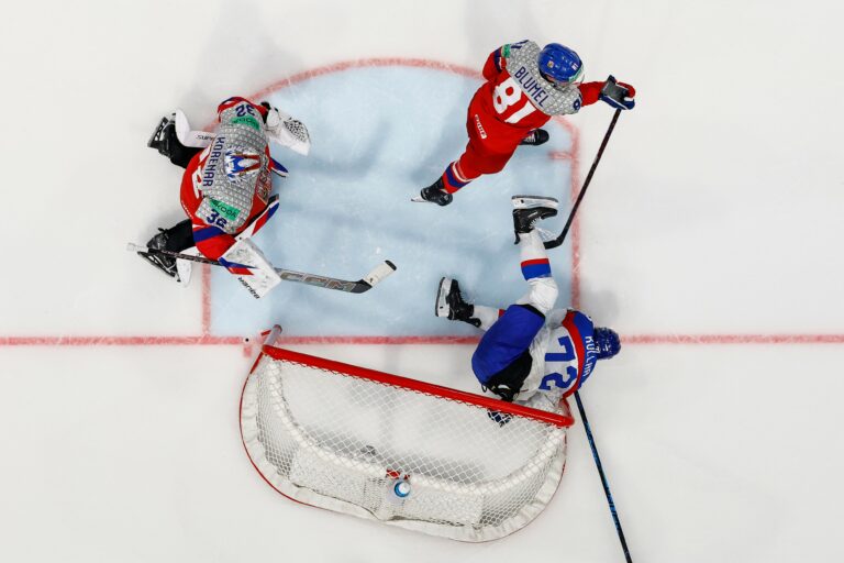 Fotografie zo zápasu Slovensko - Česko na MS v hokeji 2026.