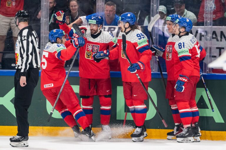 Fotografie zo zápasu Slovensko - Česko na MS v hokeji 2026.