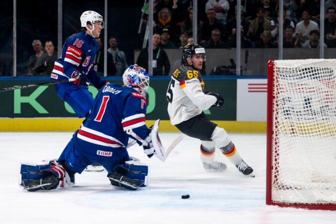 Fotografie zo zápasu USA - Nemecko na MS v hokeji 2026.