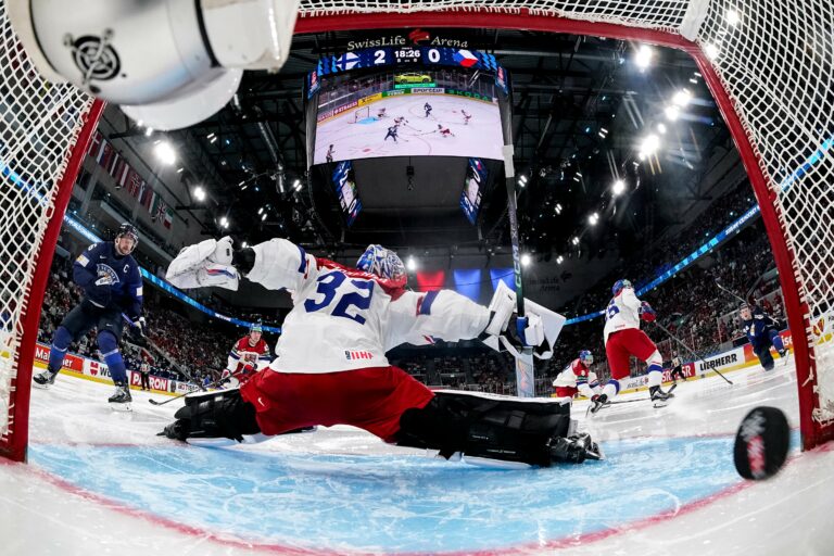 Fotografie štvrťfinále Fínsko - Česko na MS v hokeji 2026.