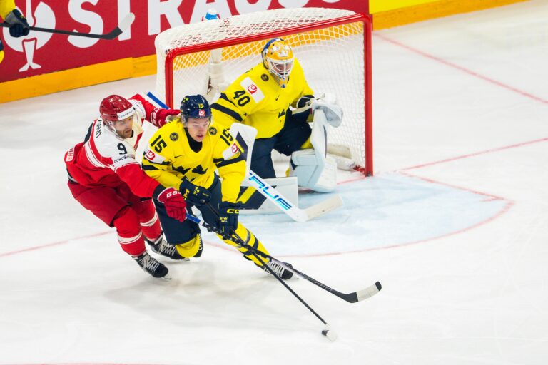 Fotografie zo zápasu Dánsko - Švédsko na MS v hokeji 2026.