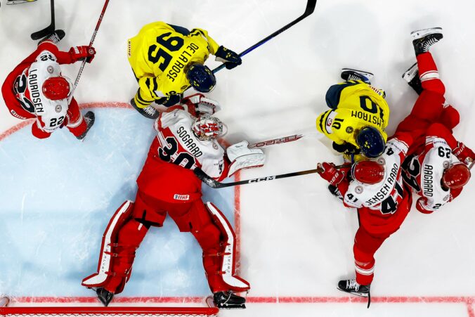 Fotografie zo zápasu Dánsko - Švédsko na MS v hokeji 2026.