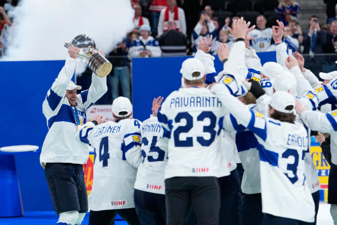Fotografie: Hokej finále Švajčiarsko - Fínsko na MS v hokeji 2026.