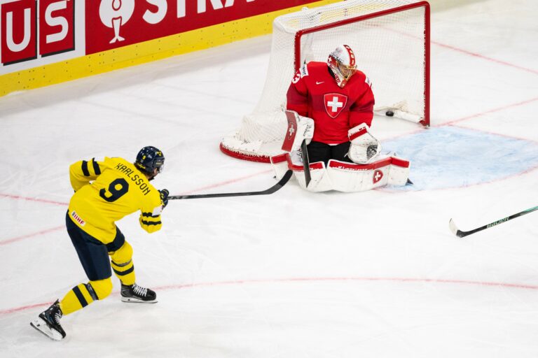 Fotografie štvrťfinále Švajčiarsko - Švédsko na MS v hokeji 2026.