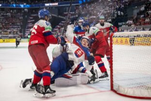 Fotografie zo zápasu Slovensko - Česko na MS v hokeji 2026.