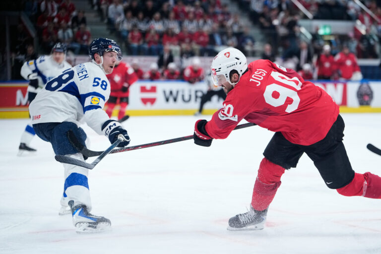 Fotografie: Hokej finále Švajčiarsko - Fínsko na MS v hokeji 2026.