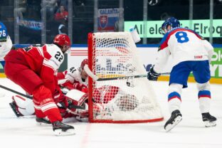 Fotografie zo zápasu Slovensko - Dánsko na MS v hokeji 2026.