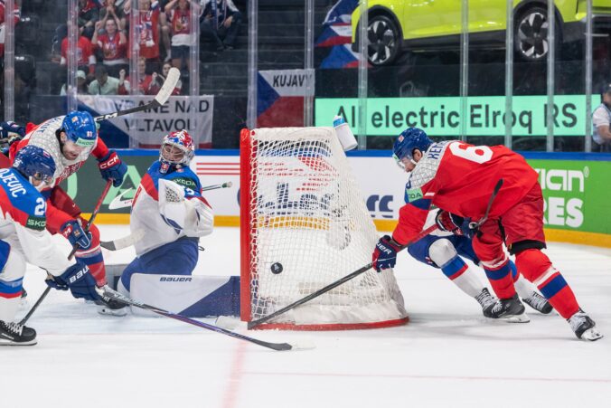 Fotografie zo zápasu Slovensko - Česko na MS v hokeji 2026.
