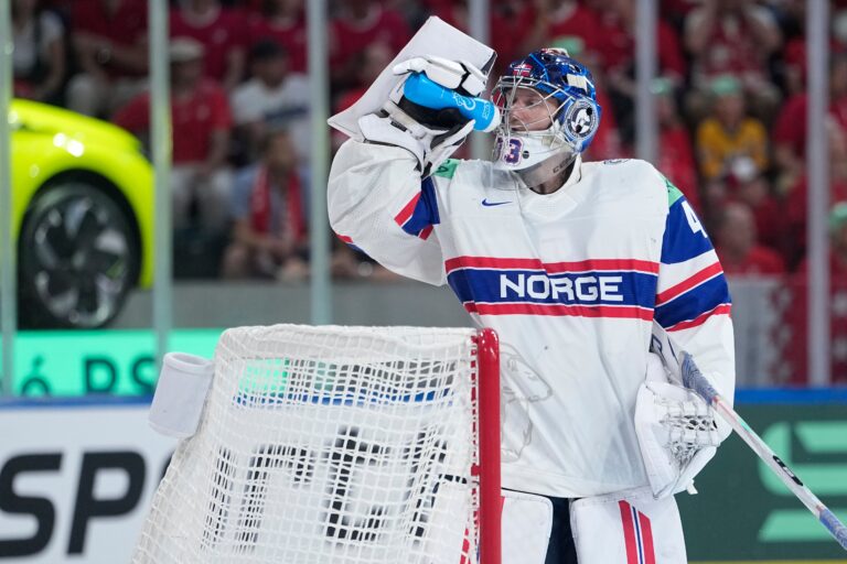 Fotografie semifinále Švajčiarsko - Nórsko na MS v hokeji 2026.