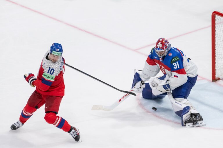 Fotografie zo zápasu Slovensko - Česko na MS v hokeji 2026.