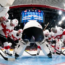 Fotografie zo zápasu Rakúsko - Švajčiarsko na MS v hokeji 2026.