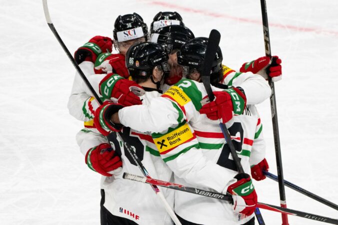Fotografie zo zápasu Rakúsko - Maďasko na MS v hokeji 2026.