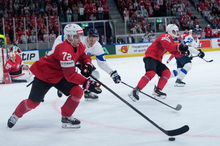 Fotografie: Hokej finále Švajčiarsko - Fínsko na MS v hokeji 2026.