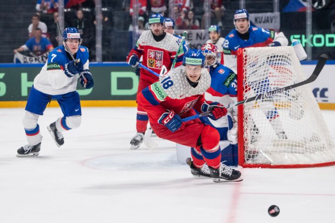 Fotografie zo zápasu Slovensko - Česko na MS v hokeji 2026.