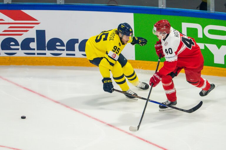 Fotografie zo zápasu Dánsko - Švédsko na MS v hokeji 2026.