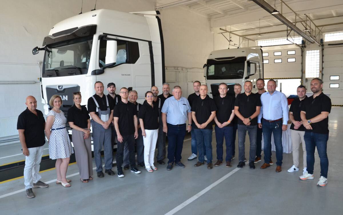 03b_truckbus center nitra a satelit n_zamky.jpg