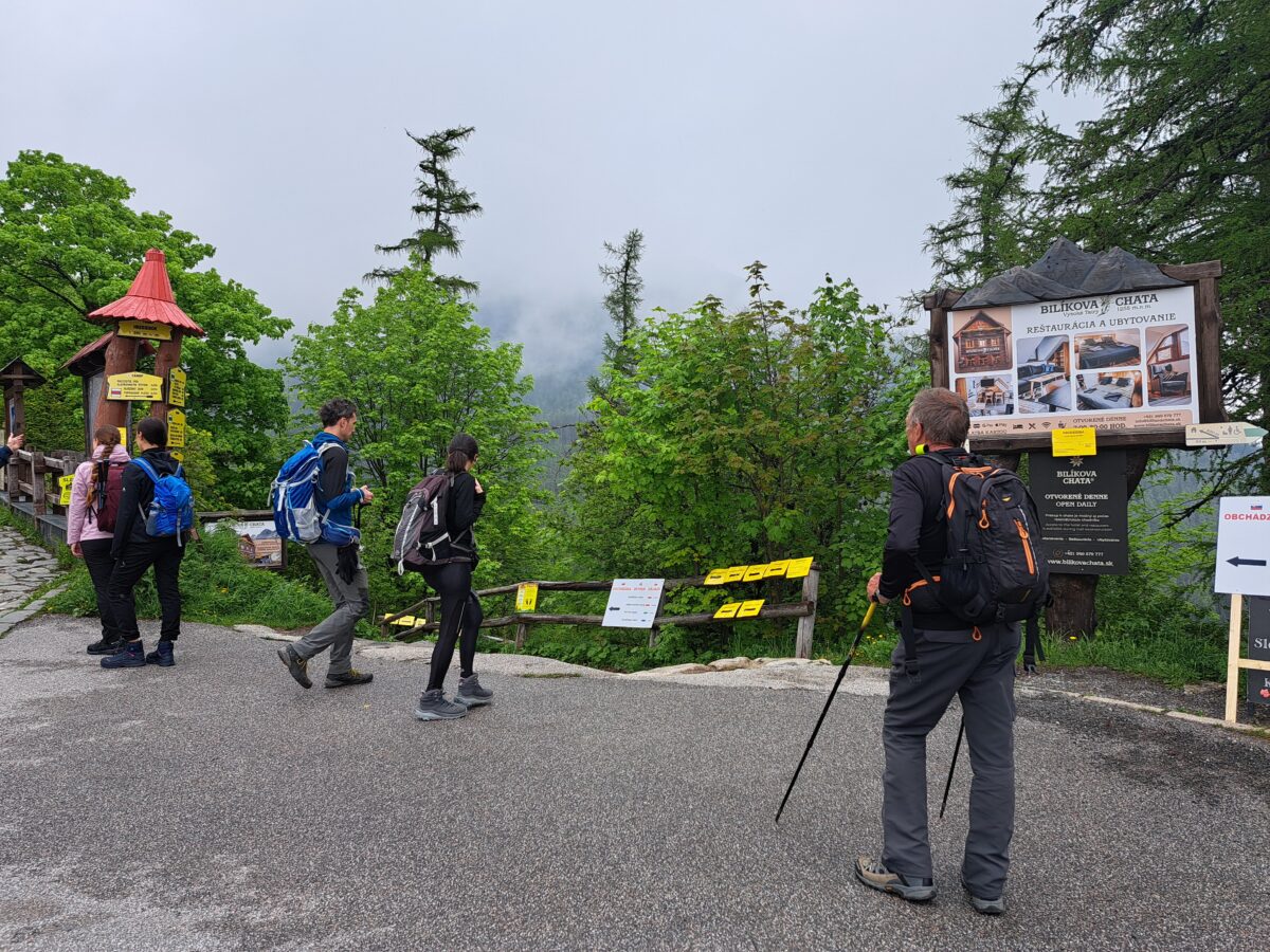 Odstrelili skaln&eacute; vežičky vo Vysok&yacute;ch Tatr&aacute;ch, ohrozovali turistov i chodn&iacute;k - VIDEO, FOTO -
