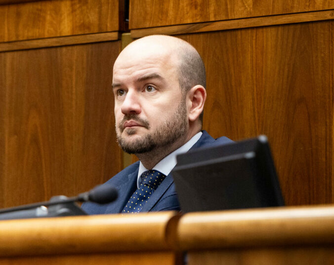 Môže sa Dubéci začať báť o stoličku? Jakab odpovedá, či by Hnutie Slovensko podporilo jeho odvolanie z postu podpredsedu parlamentu – VIDEO