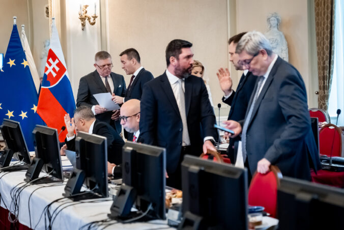 Ficova vláda dostala od Slovákov vysvedčenie. Aké známky získali jednotliví ministri?