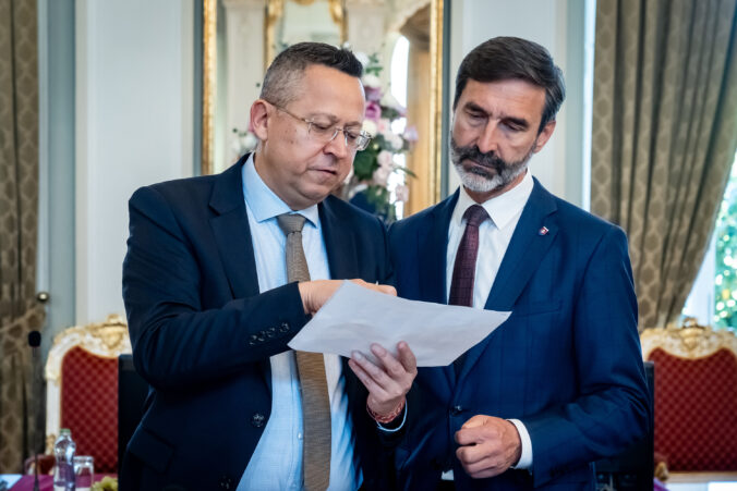 Kto je najdôveryhodnejším členom Ficovej vlády? Väčšina si v prieskume polepšila, jeden minister je však výnimkou