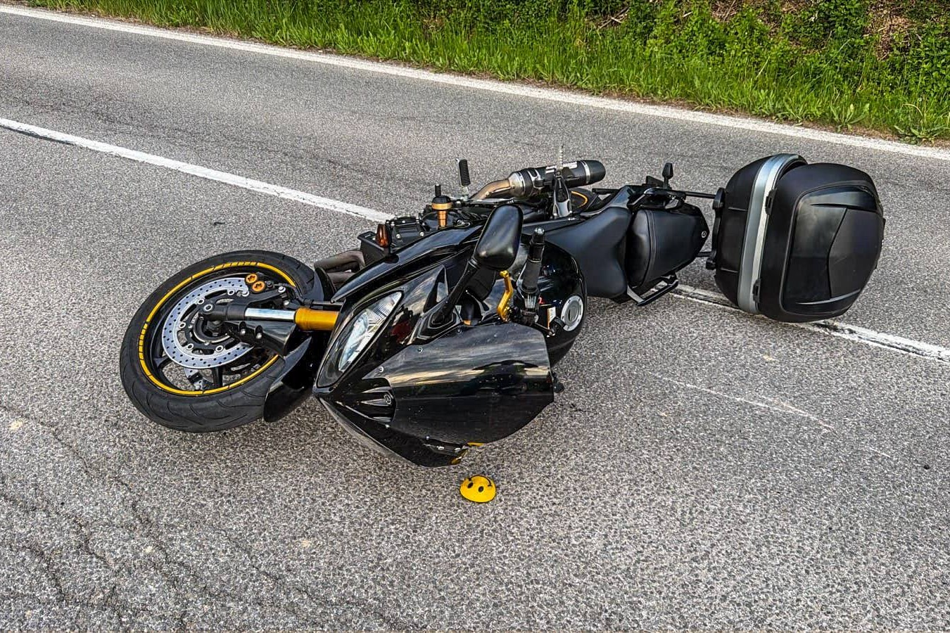 Po p&aacute;de motorky na ceste pri Margecanoch skončila spolujazdkyňa s v&aacute;žnymi zraneniami v nemocnici - SITA.sk