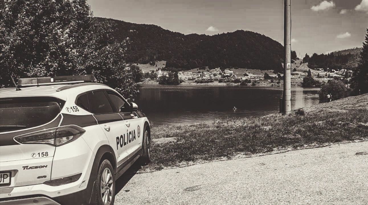 Ďal&scaron;ia trag&eacute;dia pri vode na Slovensku. Muž po požit&iacute; alkoholu skočil do vody na Dedin&aacute;ch, spod hladiny už nevypl&aacute;val &ndash; FOTO - SITA.sk