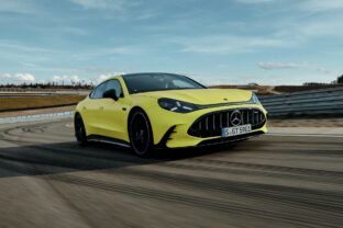 Das neue Mercedes AMG GT 4 Türer Coupé:  Revolutionäre Performance. Maximale Intensität.The new Mercedes AMG GT 4 Door Coupé: Revolutionary performance. Maximum intensity.
