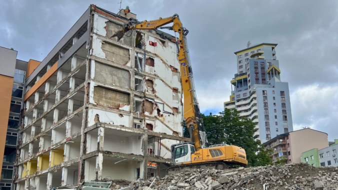Asanácia objektu Kovoprojekt na Miletičovej ulici v Bratislave.