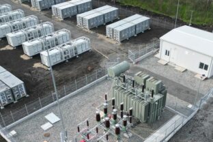 Batériové úložisko s kapacitou 602 MWh v Burgase je podľa spoločnosti Solarpro najväčším prevádzkovaným zariadením svojho druhu vo východnej Európe.