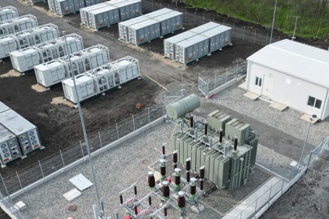 Batériové úložisko s kapacitou 602 MWh v Burgase je podľa spoločnosti Solarpro najväčším prevádzkovaným zariadením svojho druhu vo východnej Európe.