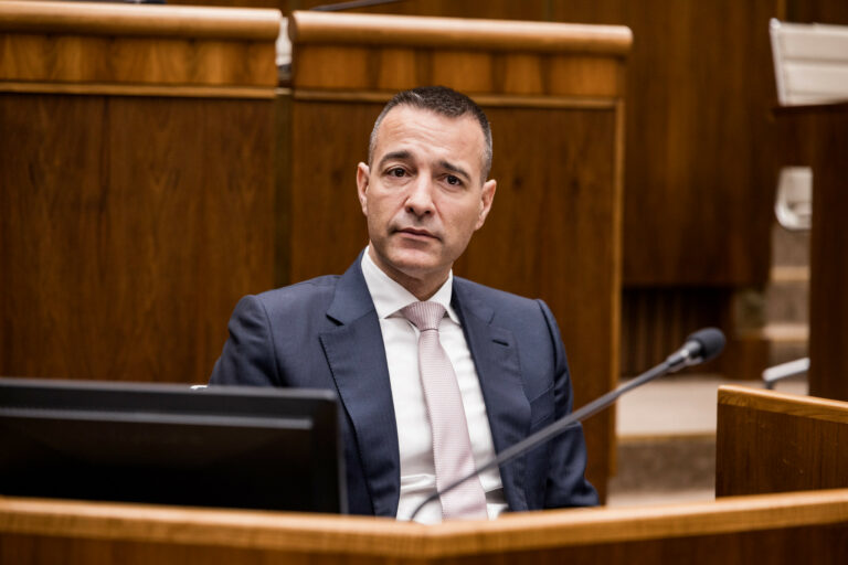 NR SR: Rokovanie 33. schôdze