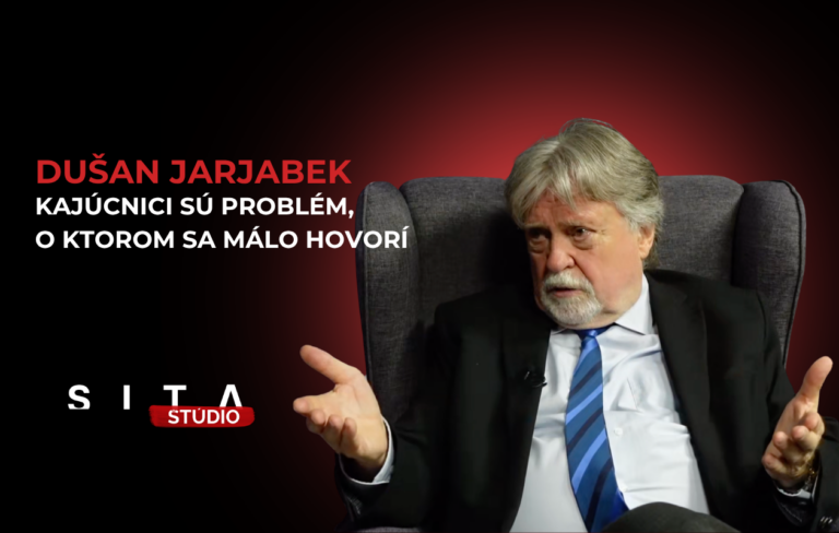 Dušan Jarjabek v rozhvoore s Pavelom Urbanom počas nahrávania novej epizódy video podcastu v Štúdiu SITA.