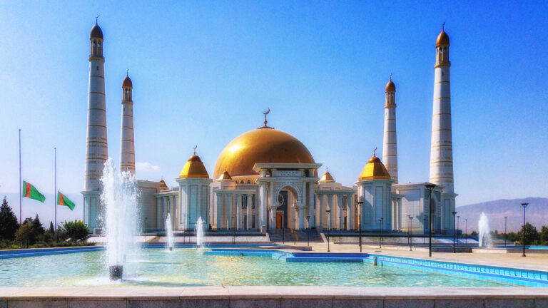 TÃ¼rkmenbaÅy Ruhy Mosque, Ashgabat, Turkmenistan
