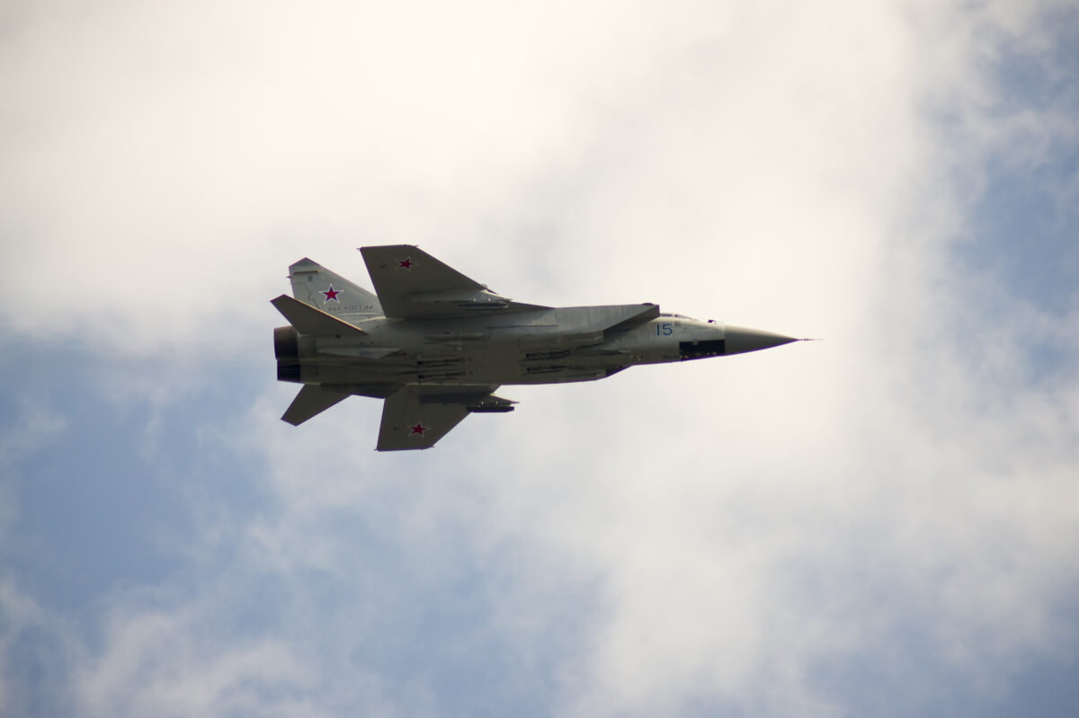Na Ukrajine sa zr&uacute;til ukrajinsk&yacute; bombard&eacute;r Su-24 - SITA.sk