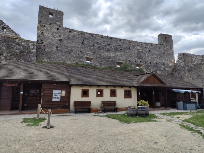 Hrad Beckov ožíva koncertmi, legendami aj príbehmi starými stovky rokov
