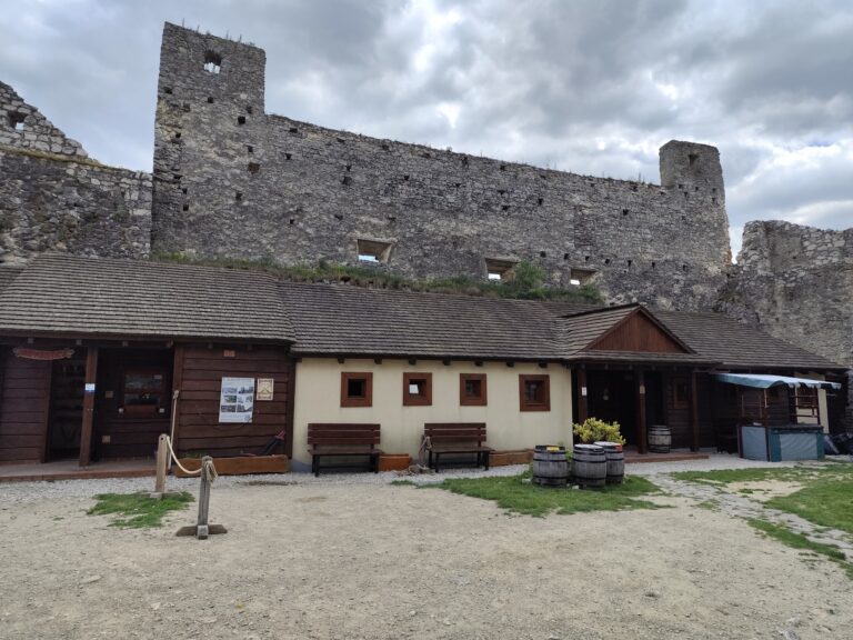Hrad Beckov ožíva koncertmi, legendami aj príbehmi starými stovky rokov