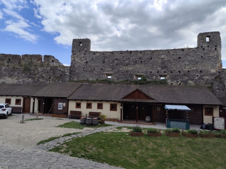 Hrad Beckov ožíva koncertmi, legendami aj príbehmi starými stovky rokov