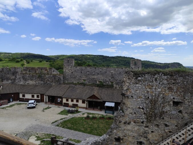 Hrad Beckov ožíva koncertmi, legendami aj príbehmi starými stovky rokov