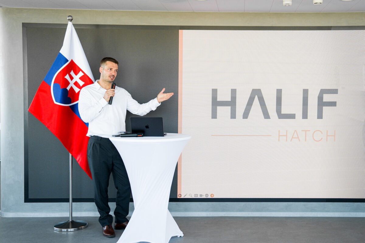 Innixus_halif_hatch_3.jpg
