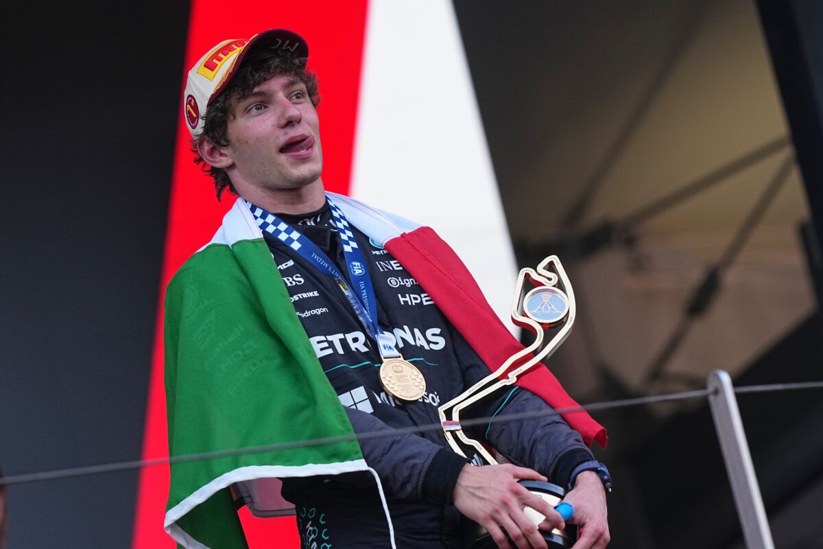 Antonelli mieri v Barcelone na &scaron;ieste v&iacute;ťazstvo v seri&aacute;li F1 bez preru&scaron;enia. Podar&iacute; sa mu to? - SITA.sk