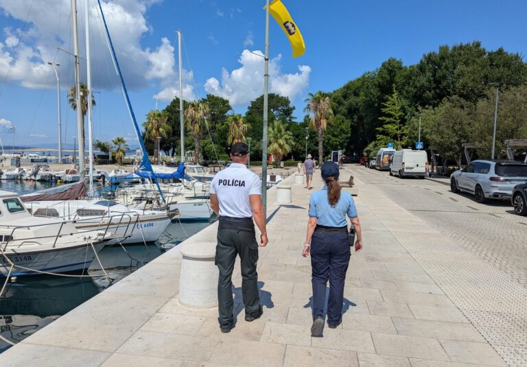 Policajti.jpg
