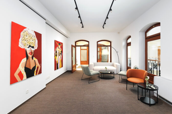 R6__5877_lounge.jpg