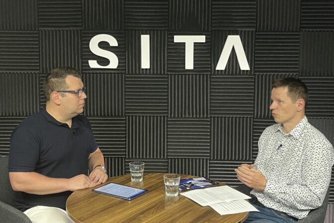 Radovan Ďurana z INESS počas rozhovoru pre SITA v podcaste Má to Filipa