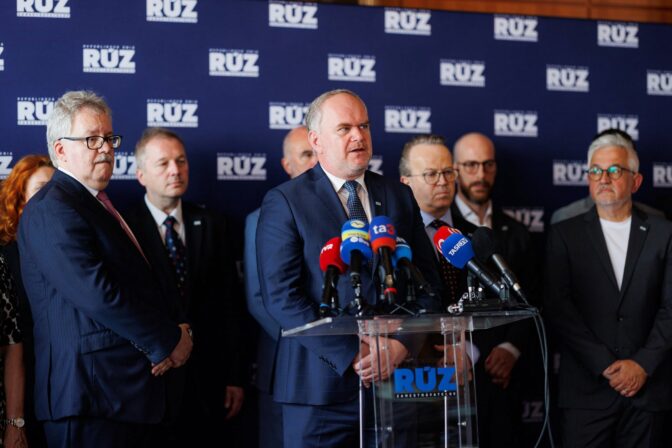 RÚZ