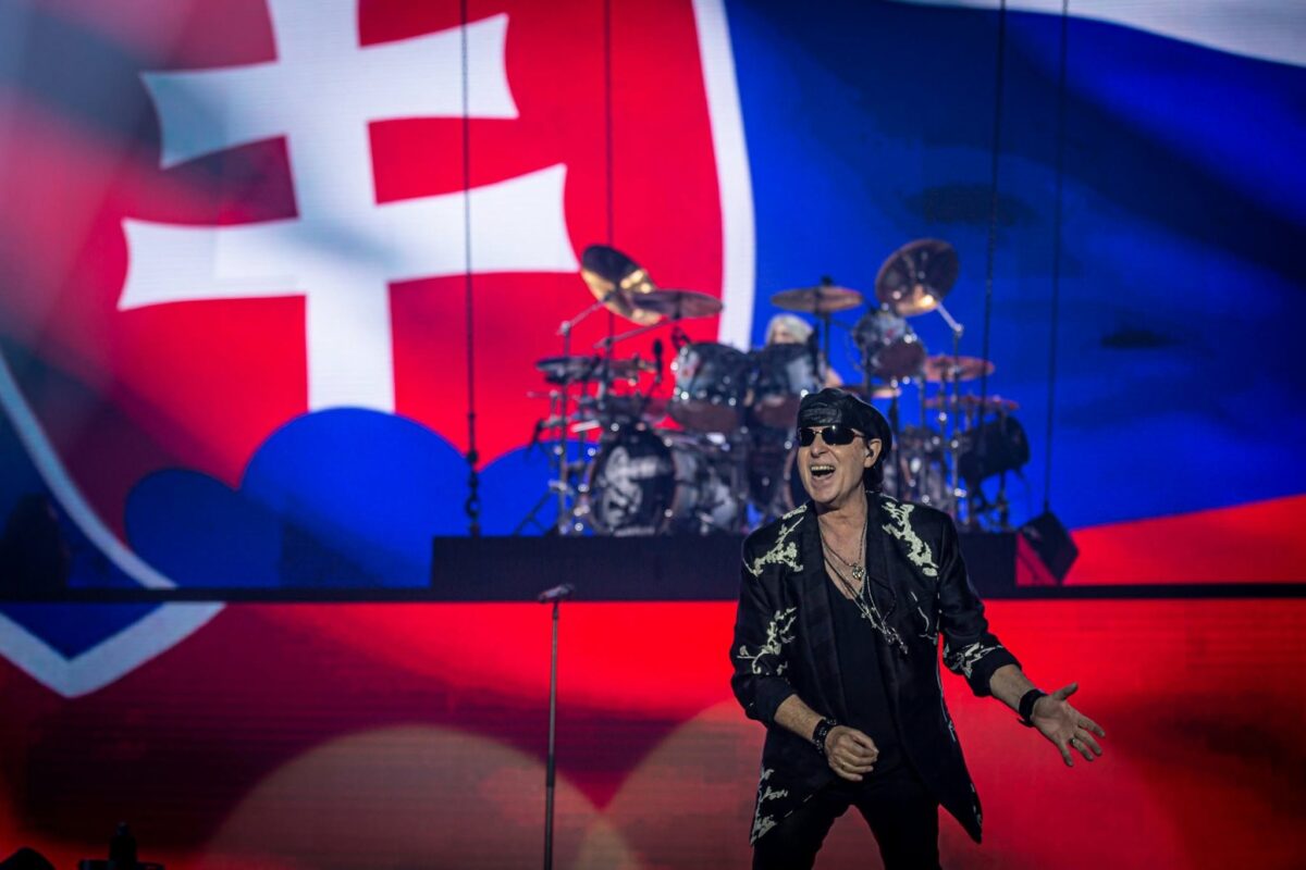 Od p&aacute;du Berl&iacute;nskeho m&uacute;ru až po vypredan&eacute; ar&eacute;ny. &Scaron;esť pr&iacute;behov, ktor&eacute; urobili zo Scorpions rockov&eacute; legendy - SITA.sk