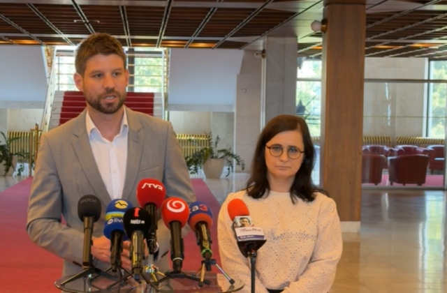 Progresívci opäť tlačia na odvolanie Gašpara, nezastavili ich ani Ficove hrozby – VIDEO