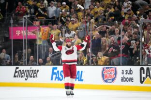 Finále play off: Carolina - Vegas